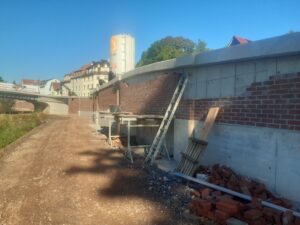 An der Stützwand M9_M_1 erfolgen noch Restarbeiten, Aufnahme TLUBN 22.09.2022